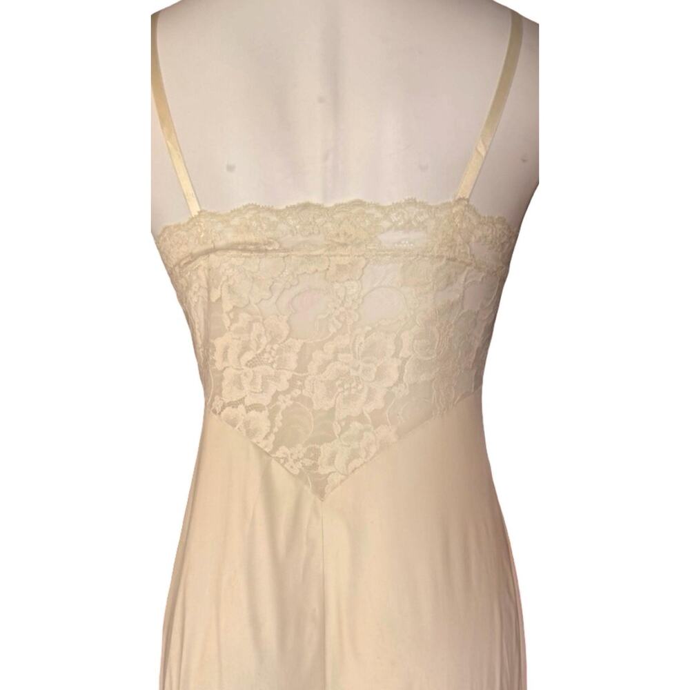 Vintage Vanity Fair Nylon Full Slip 1970s Deep Lace Nude Size 34 - Picture 8 of 10